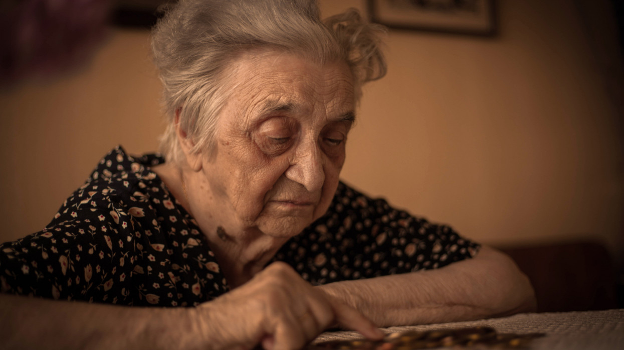 Egyre közelebb a nyugdíjösszeomlás Magyarországon: szinte kilátástalan helyzetben az idősek