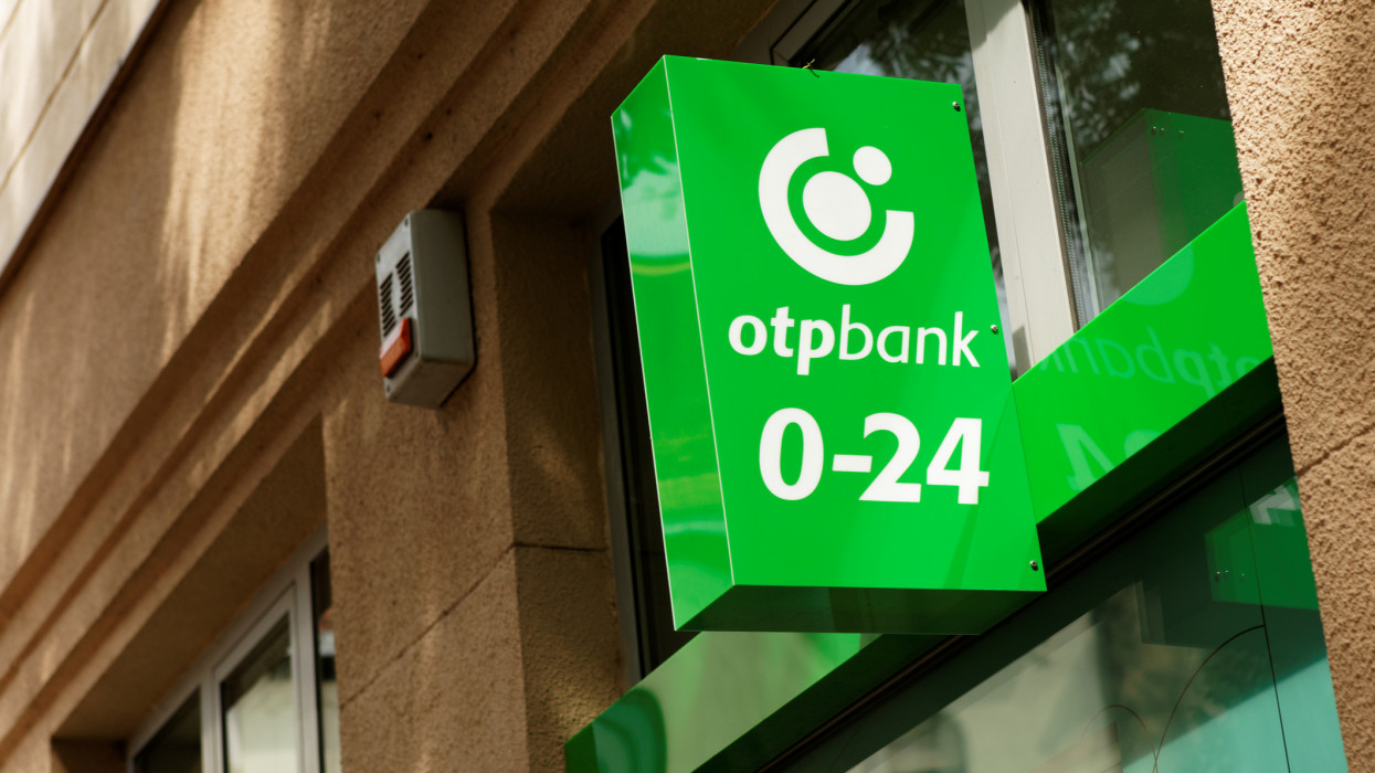 Óriási leállás a magyar banknál: lesz amikor a kártyákkal fizetni sem lehet