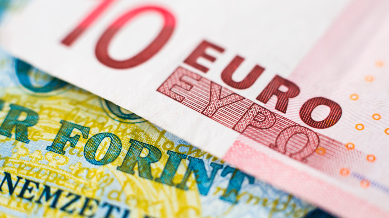 Bemondta a kormány: ekkor vezethetik be az eurót Magyarországon