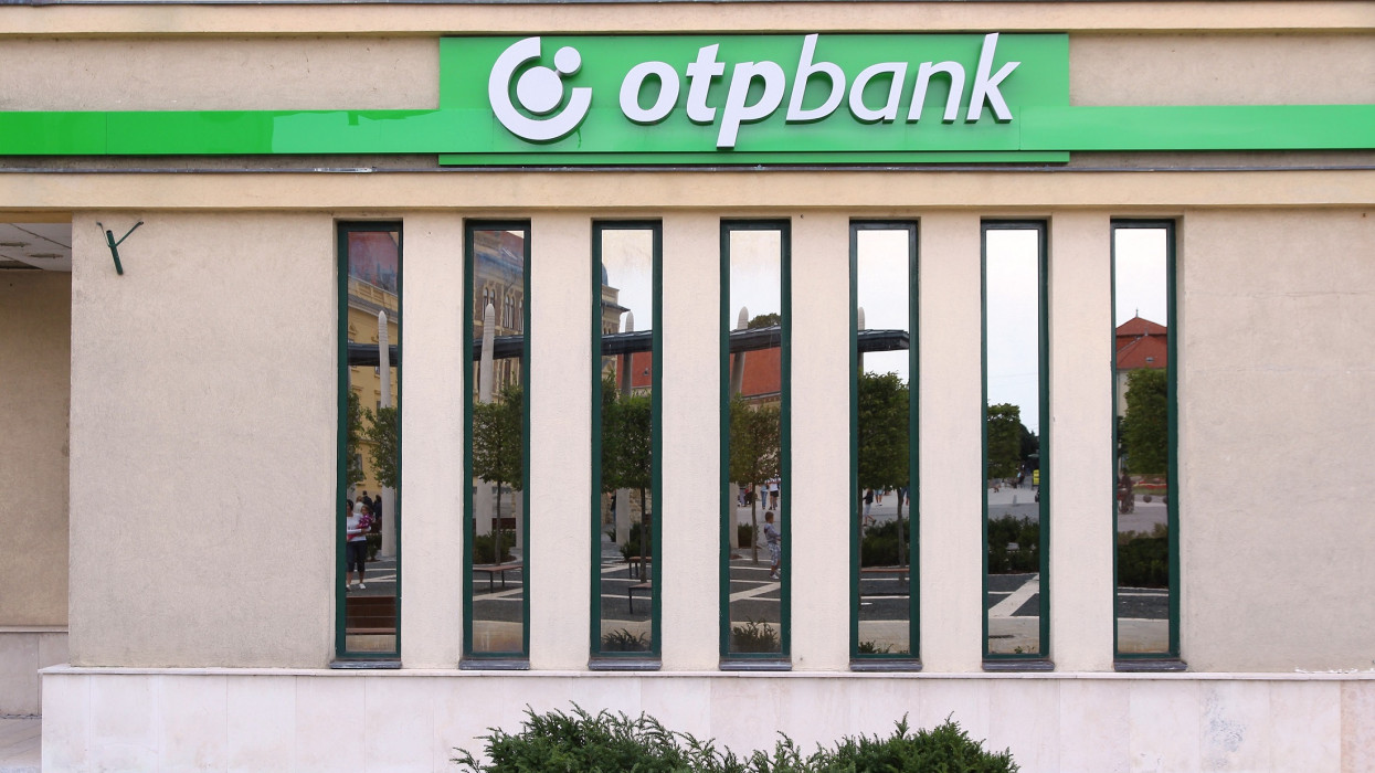 Itt a hivatalos bejelentés: újabb magyar nagybank vezeti be a kamatplafont